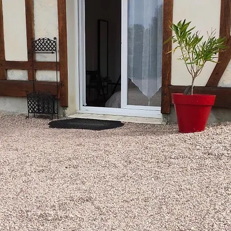 Guest house Les Lys Jolie Parentale Privative Deux Adultes Avec Sdd Pertheville-Ners