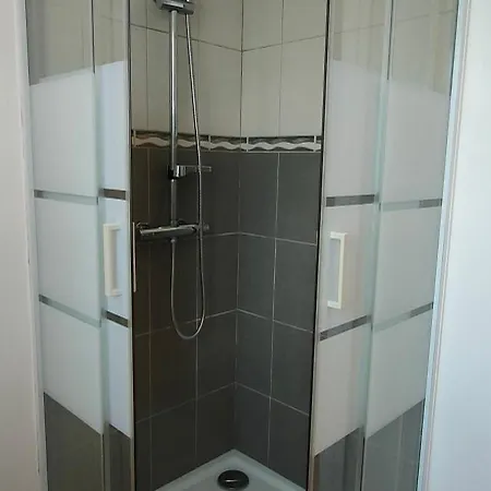 Les Lys Jolie Parentale Privative Deux Adultes Avec Sdd Pertheville-Ners