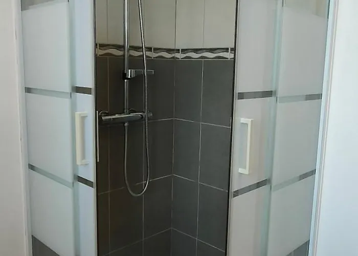 Les Lys Jolie Parentale Privative Deux Adultes Avec Sdd Pertheville-Ners