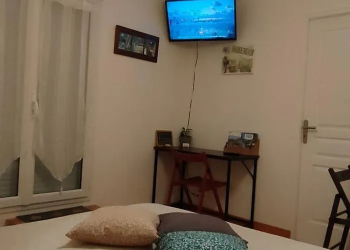 Les Lys Jolie Parentale Privative Deux Adultes Avec Sdd Maison d'hôtes 3*