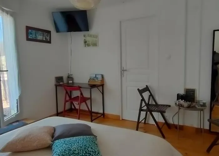 Les Lys Jolie Parentale Privative Deux Adultes Avec Sdd Maison d'hôtes Pertheville-Ners